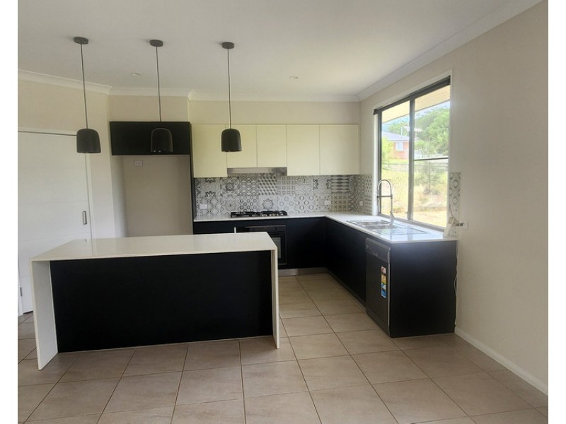 6 Bottle Tree Court, Withcott QLD 4352