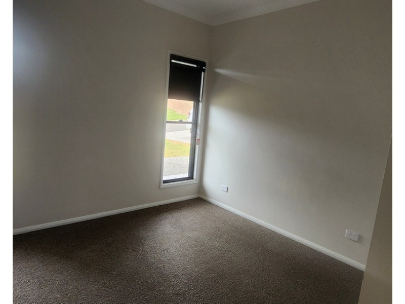 6 Bottle Tree Court, Withcott QLD 4352