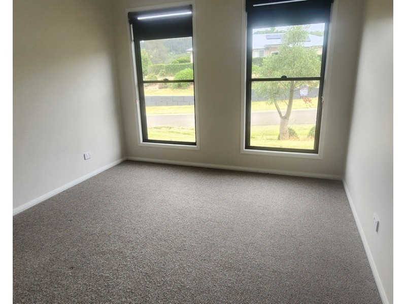 6 Bottle Tree Court, Withcott QLD 4352