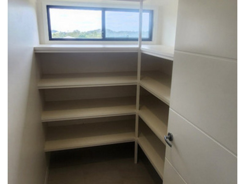 6 Bottle Tree Court, Withcott QLD 4352