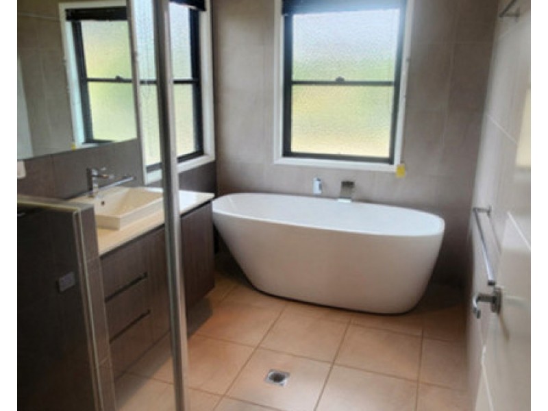 6 Bottle Tree Court, Withcott QLD 4352