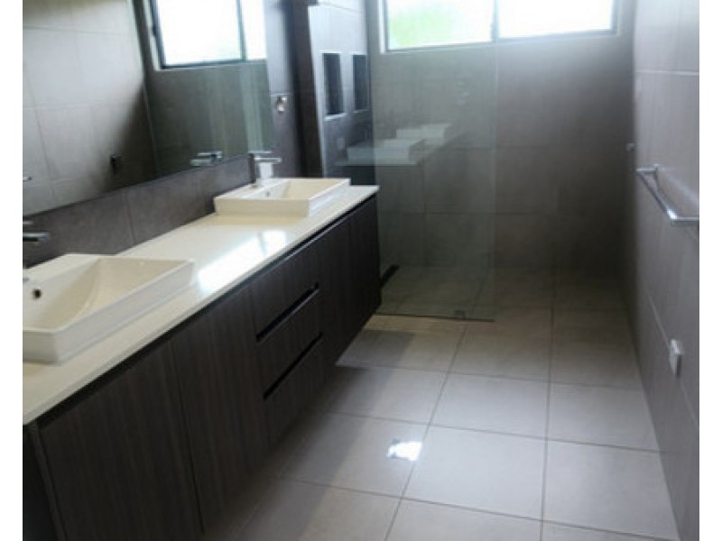 6 Bottle Tree Court, Withcott QLD 4352