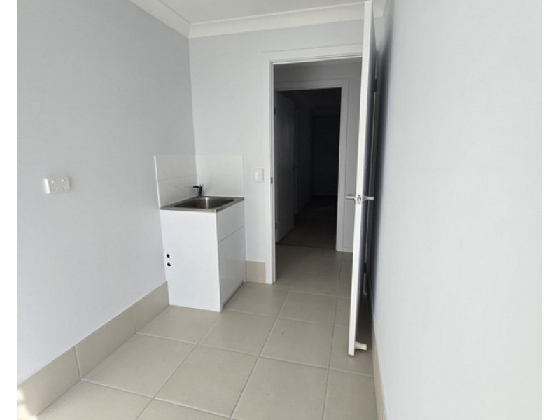 6 Wandsworth Street, Cranley QLD 4350