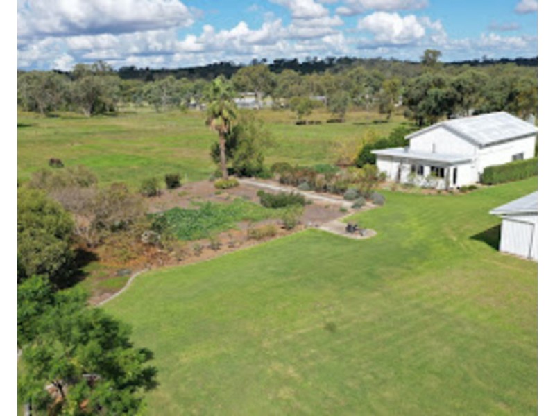 15 Albert Street, Goombungee QLD 4354