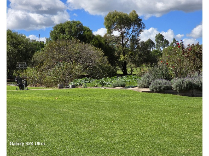 15 Albert Street, Goombungee QLD 4354