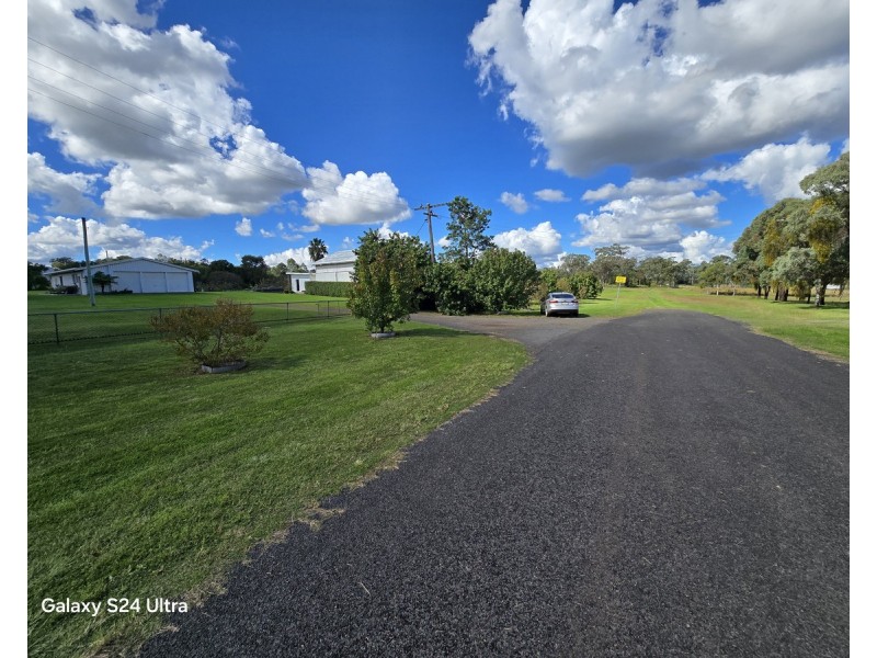 15 Albert Street, Goombungee QLD 4354