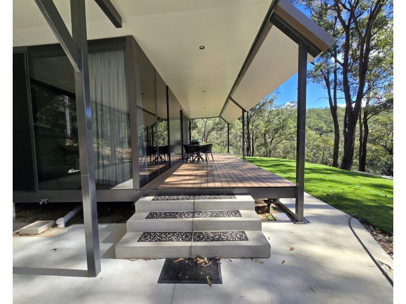 100 Debra Street, Withcott QLD 4352