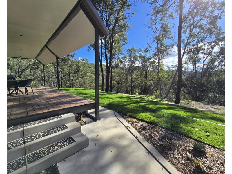 100 Debra Street, Withcott QLD 4352