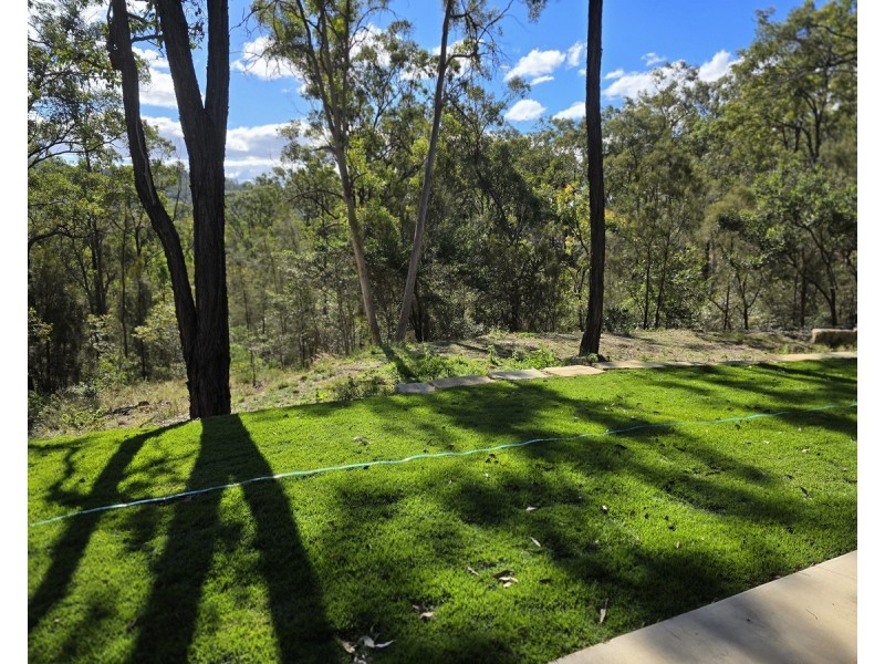 100 Debra Street, Withcott QLD 4352