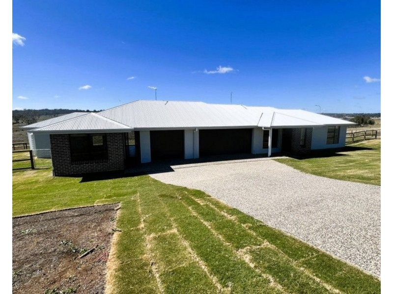 2/28 Aquila Drive, Meringandan West QLD 4352