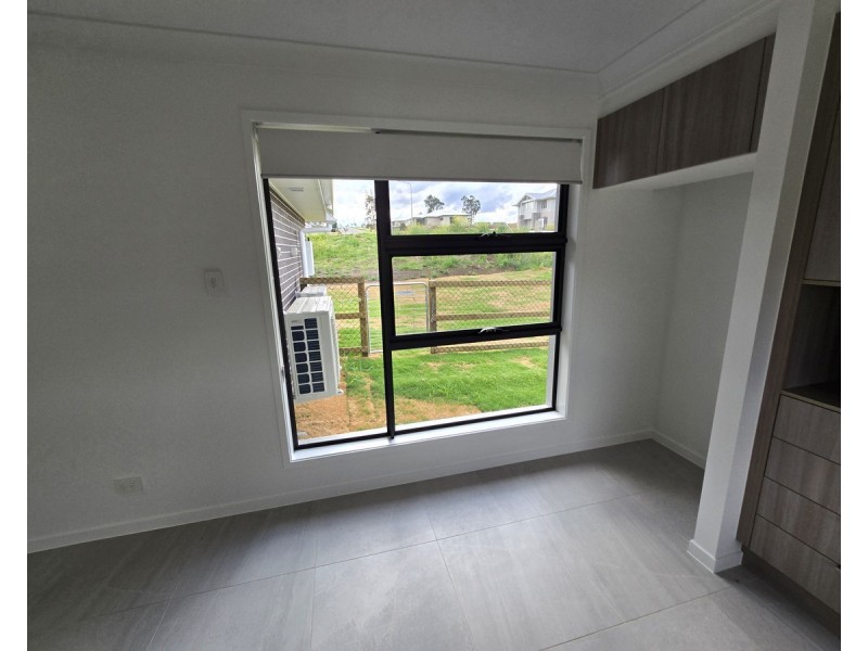 2/28 Aquila Drive, Meringandan West QLD 4352