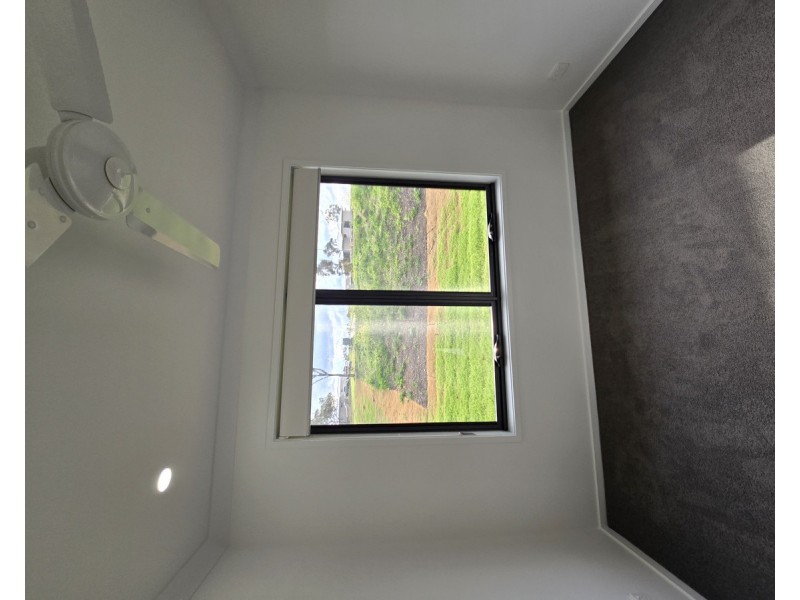 2/28 Aquila Drive, Meringandan West QLD 4352