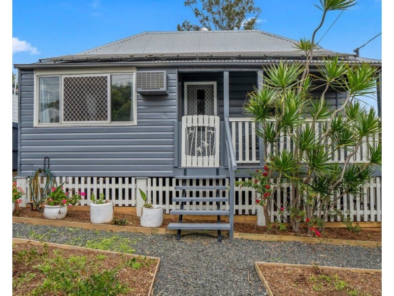 27 Thomas Street, Blackstone QLD 4304
