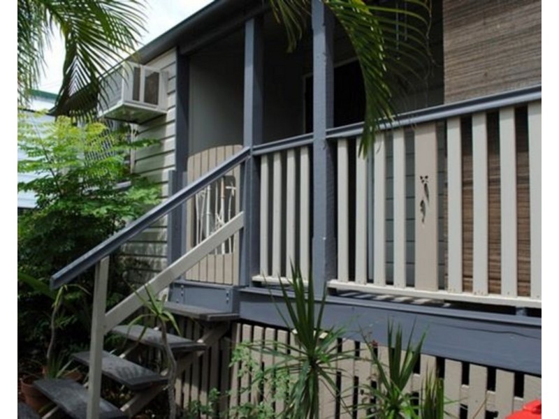 27 Thomas Street, Blackstone QLD 4304
