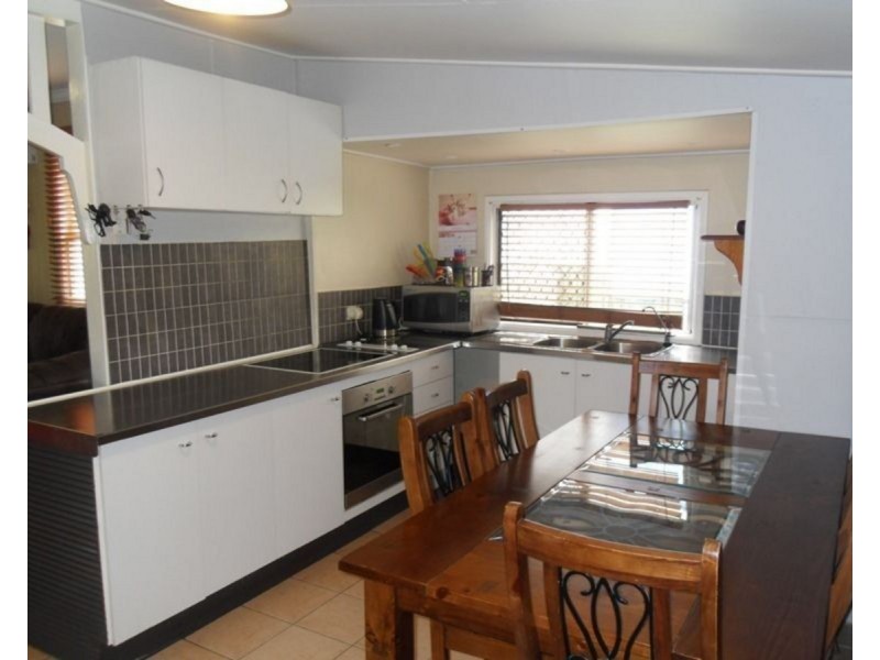 27 Thomas Street, Blackstone QLD 4304