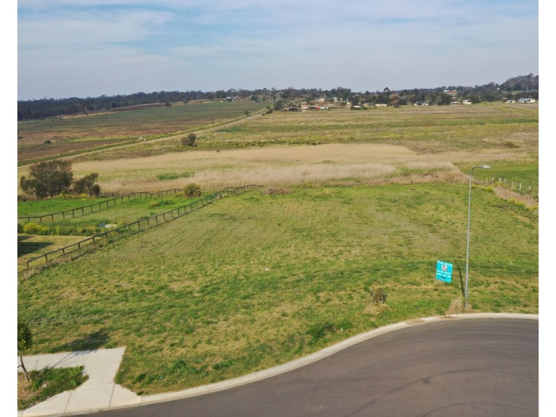 49/3 WINGSPAN Street, Meringandan West QLD 4352