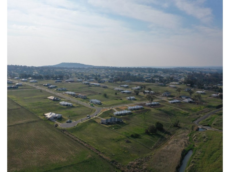 49/3 WINGSPAN Street, Meringandan West QLD 4352