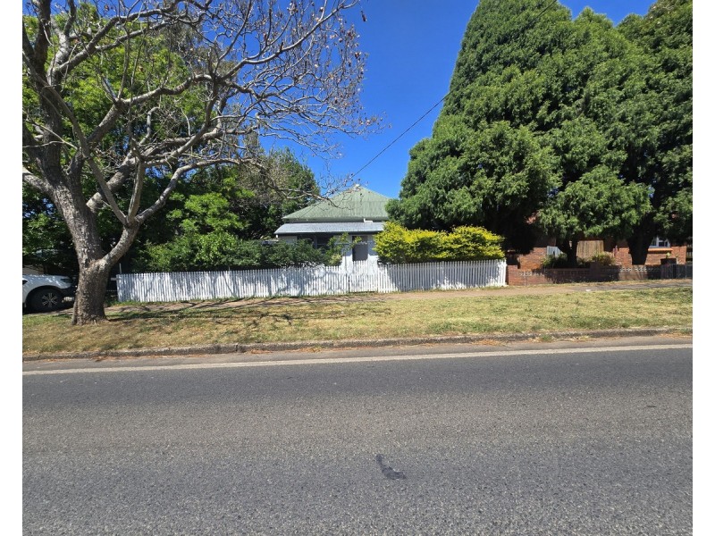 270 James Street, Newtown QLD 4350