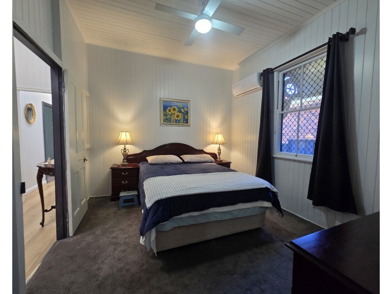 270 James Street, Newtown QLD 4350