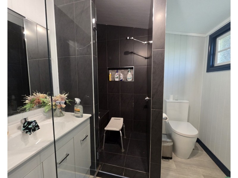 270 James Street, Newtown QLD 4350