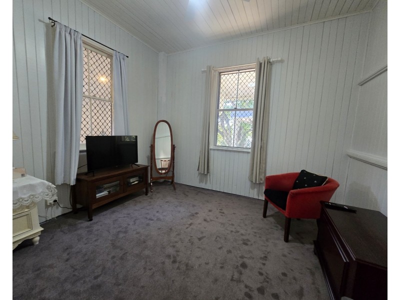 270 James Street, Newtown QLD 4350