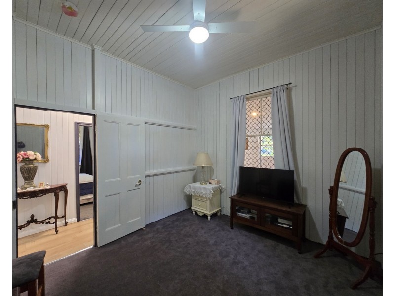 270 James Street, Newtown QLD 4350