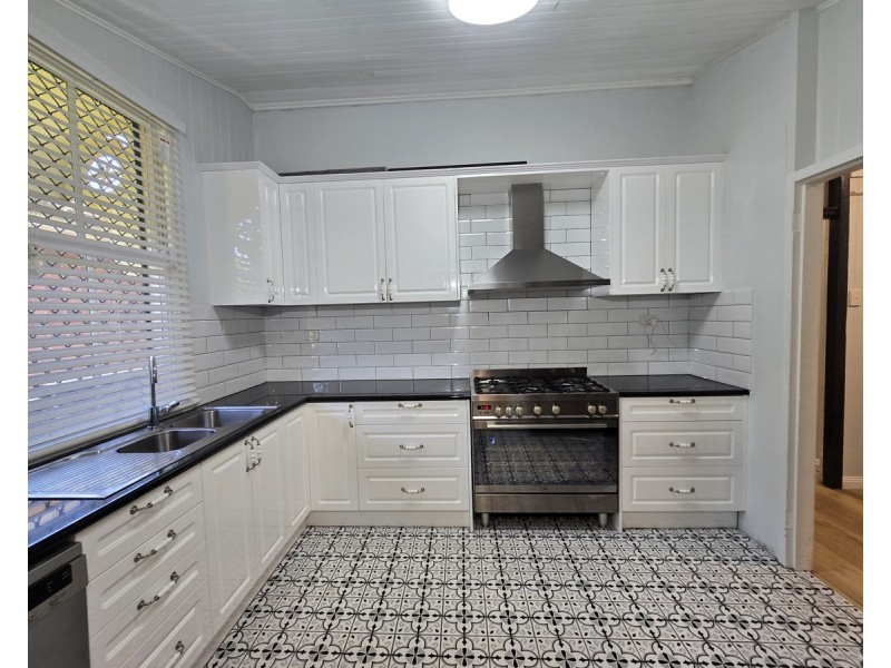 270 James Street, Newtown QLD 4350