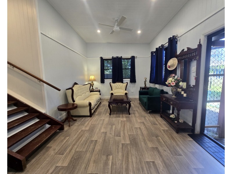270 James Street, Newtown QLD 4350