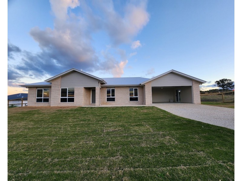 8 Aquila, Meringandan West QLD 4352