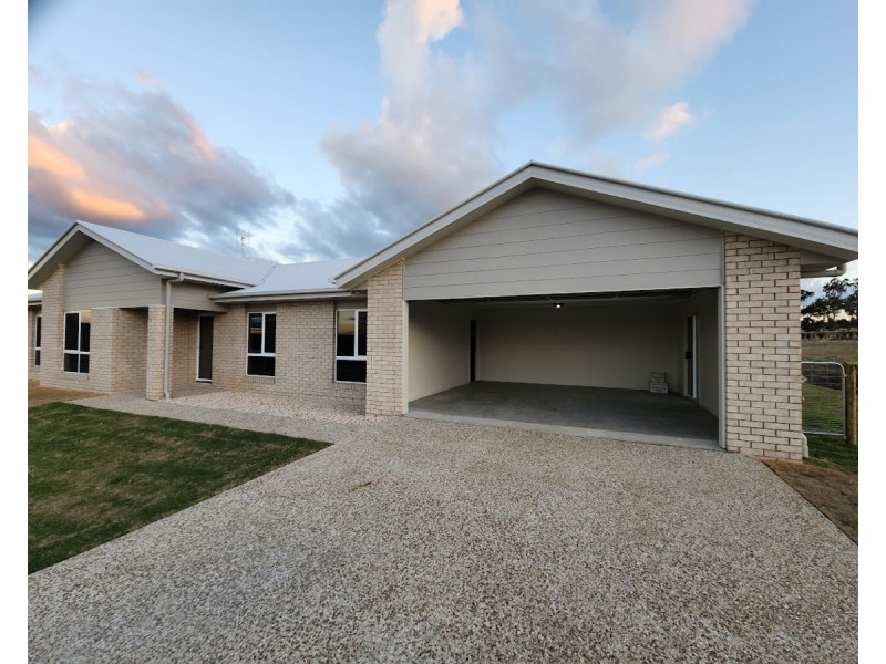 8 Aquila, Meringandan West QLD 4352