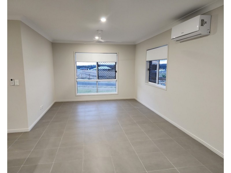 8 Aquila, Meringandan West QLD 4352