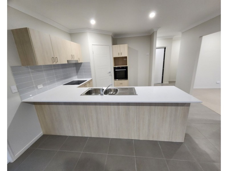 8 Aquila, Meringandan West QLD 4352