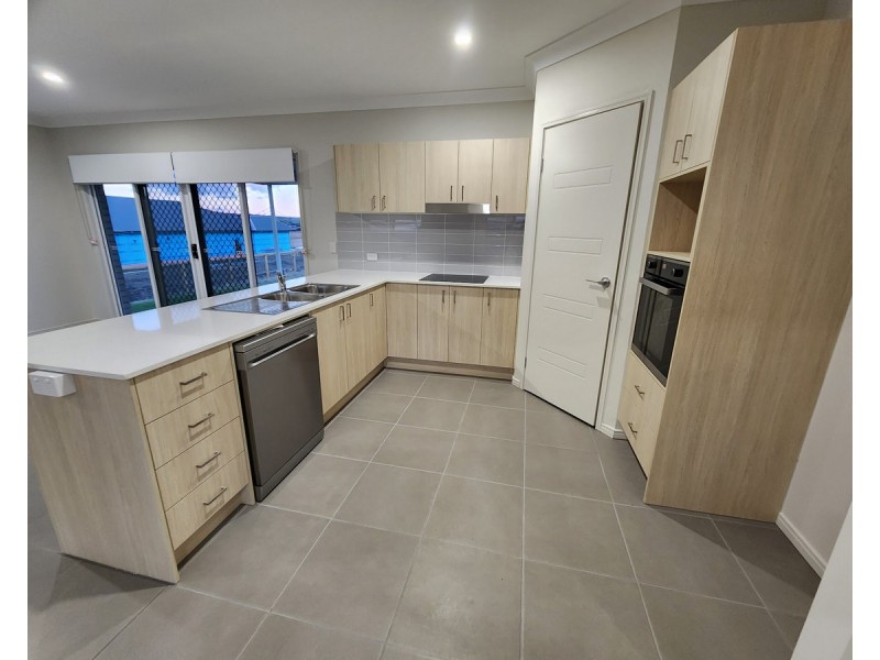 8 Aquila, Meringandan West QLD 4352