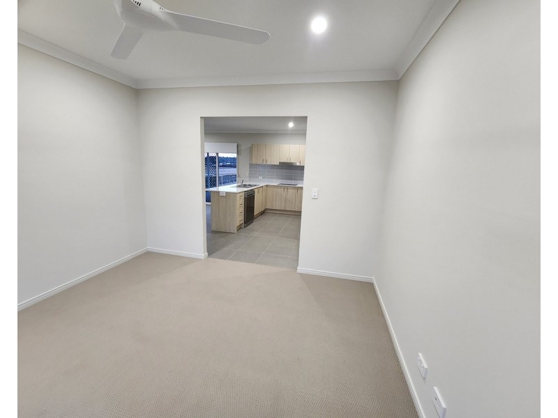8 Aquila, Meringandan West QLD 4352