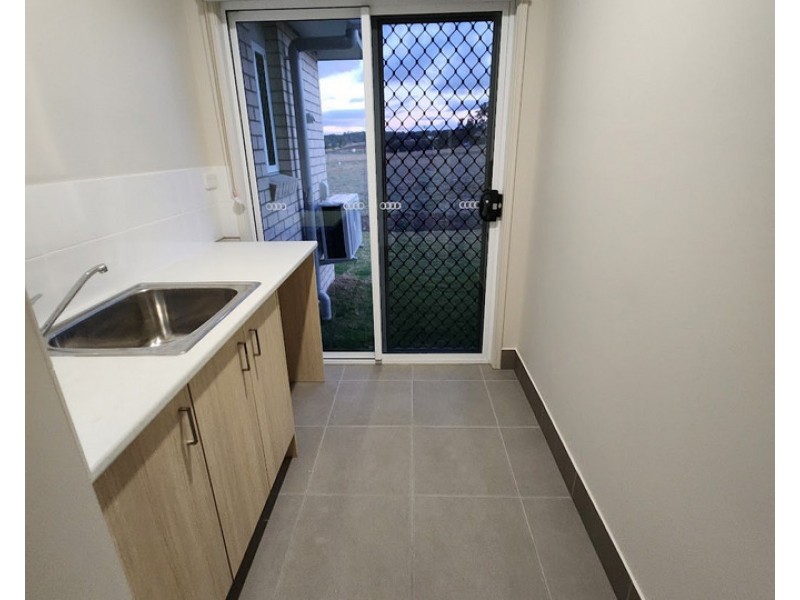 8 Aquila, Meringandan West QLD 4352