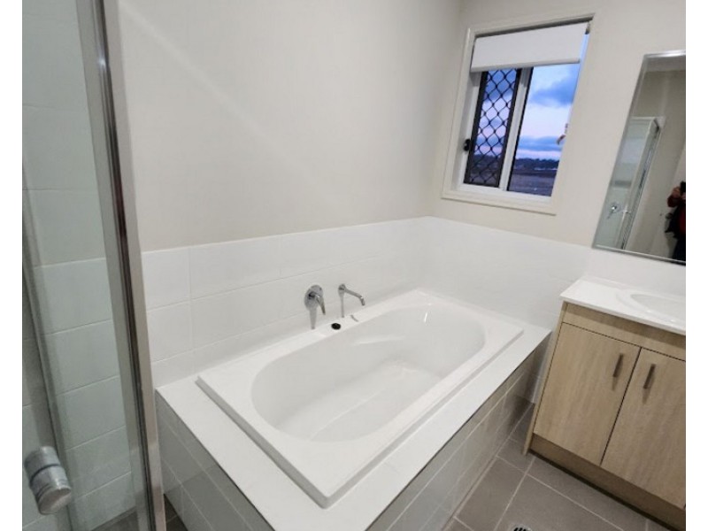 8 Aquila, Meringandan West QLD 4352