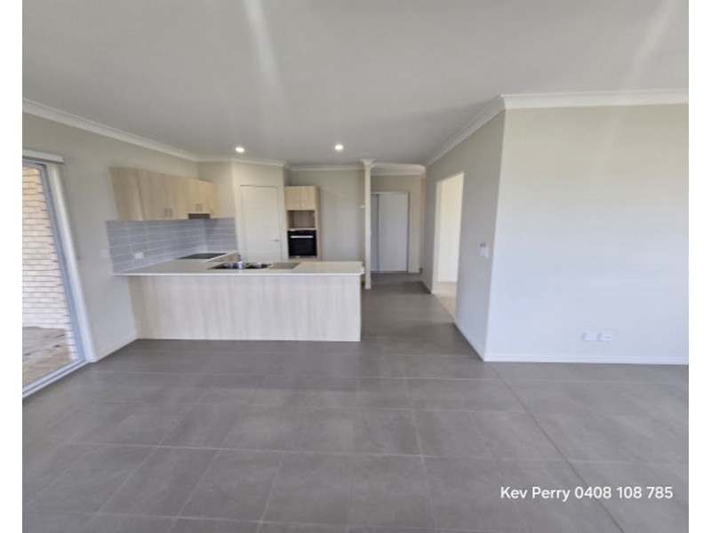 8 Aquila, Meringandan West QLD 4352