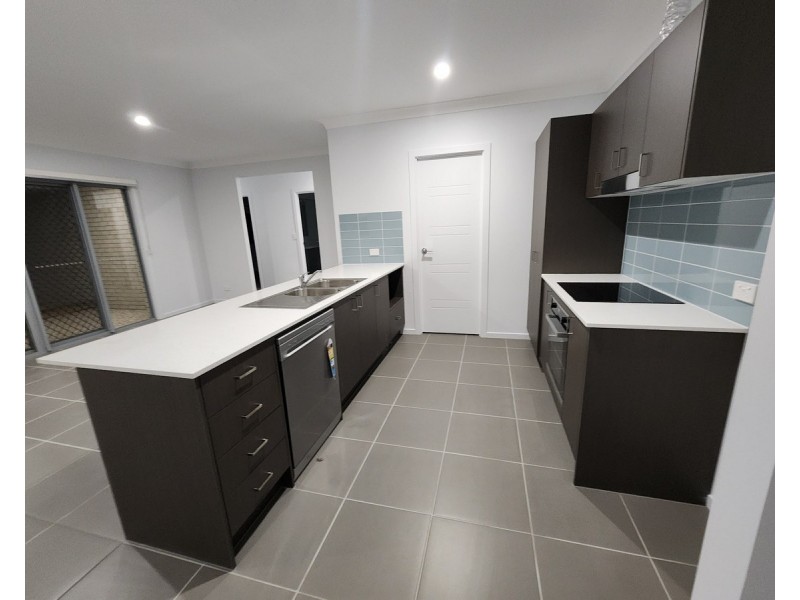 21 Aquila, Meringandan West QLD 4352