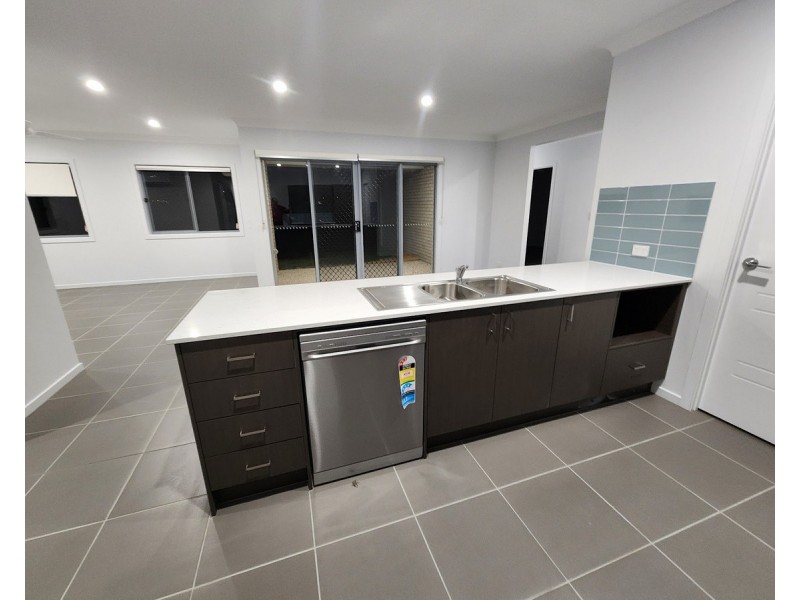 21 Aquila, Meringandan West QLD 4352