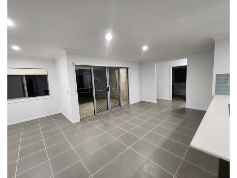 21 Aquila, Meringandan West QLD 4352