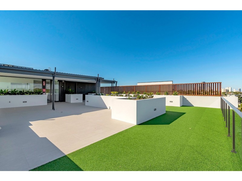 304/135 Eugaree Street, Southport QLD 4215