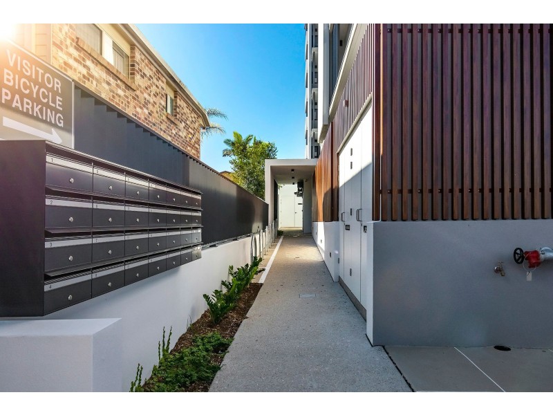 304/135 Eugaree Street, Southport QLD 4215