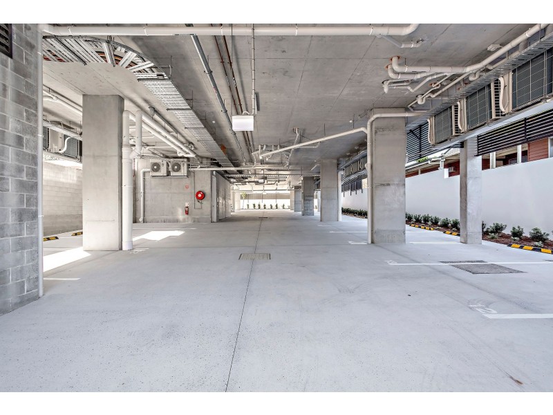 304/135 Eugaree Street, Southport QLD 4215