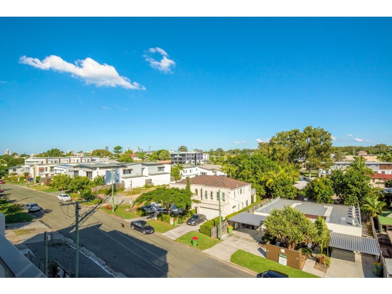 304/135 Eugaree Street, Southport QLD 4215