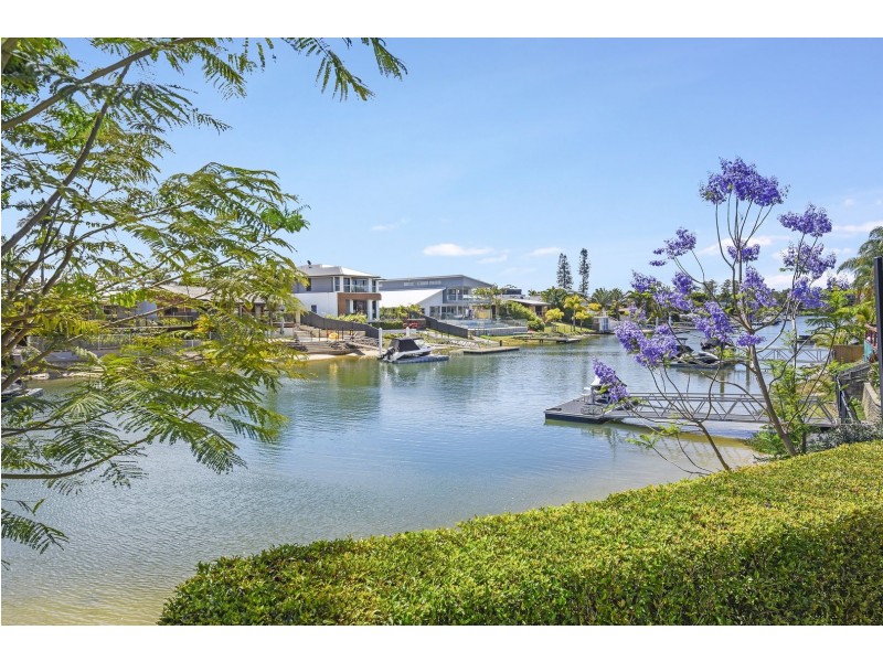 2 Cedar Place, Broadbeach Waters QLD 4218