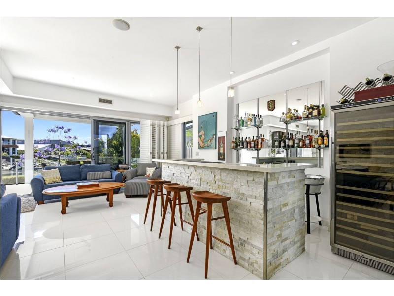 2 Cedar Place, Broadbeach Waters QLD 4218