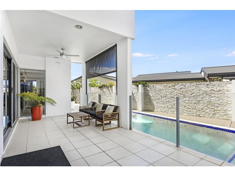 2 Cedar Place, Broadbeach Waters QLD 4218