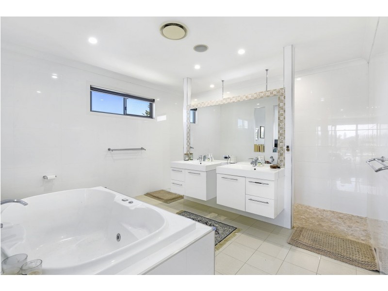 2 Cedar Place, Broadbeach Waters QLD 4218