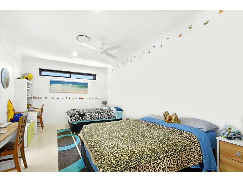 2 Cedar Place, Broadbeach Waters QLD 4218