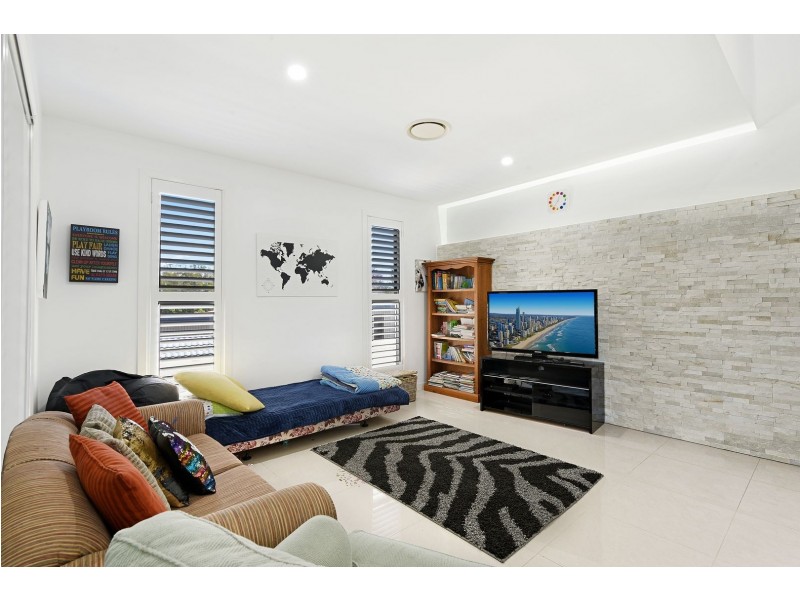 2 Cedar Place, Broadbeach Waters QLD 4218